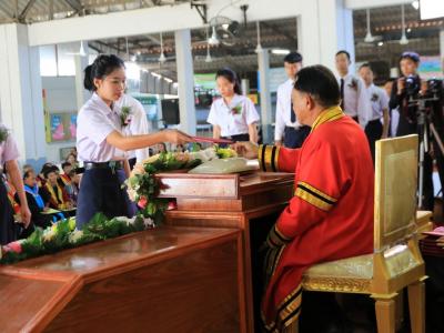 60-รับประกาศนียบัตร 2560(2)