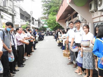 ทำบุญตักบาตรวันสถาปนาวิทยาลัย